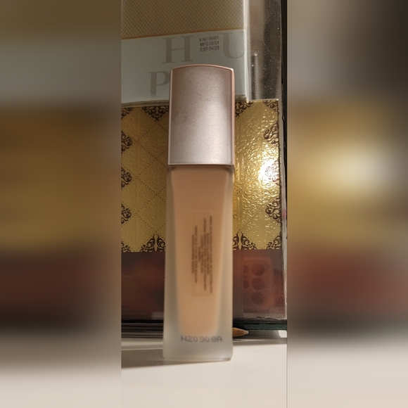 Elizabeth Arden foundation $15 each - Picture 2 of 3